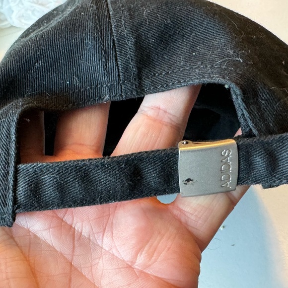 Retro Casual High End Adidas Soccer Black in Black Strap Back OS Baseball Hat - Picture 5 of 5